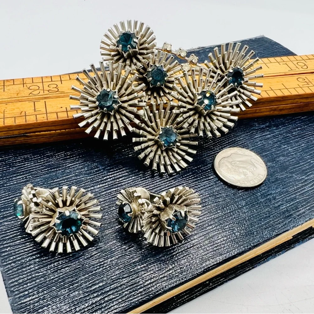 Vintage silver tone circle burst brooch & earrings set blue rhinestones